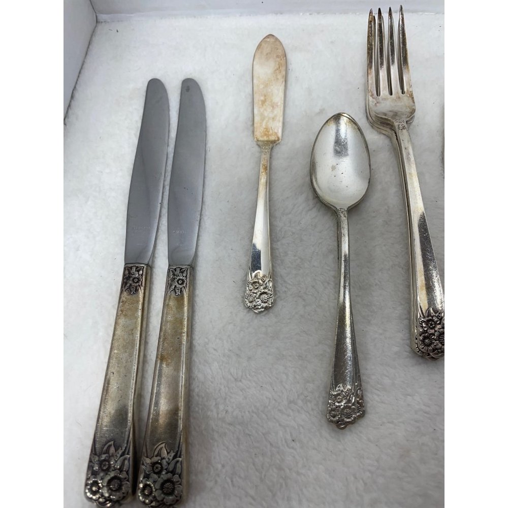 April Silverplate International Silver Flatware circa 1950’s Vintage - Picture 4 of 5